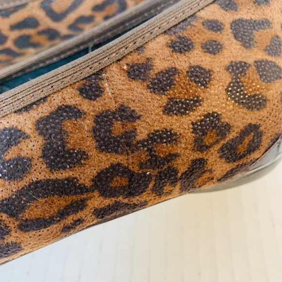 DONALD J PLINER Brown Leopard Suede GLORIA Flats 9.5 N Peep Toe Shimmer Italy - Picture 2 of 16
